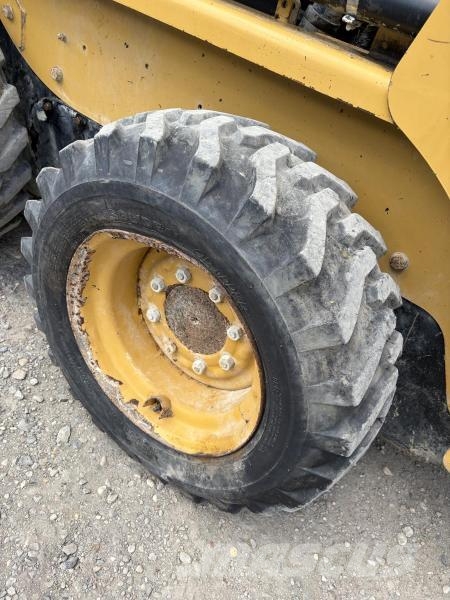 CAT 216B Mini iekrāvēji