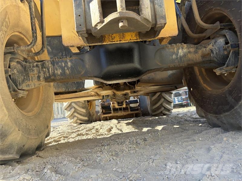 CAT TH330B Teleskopski viličari