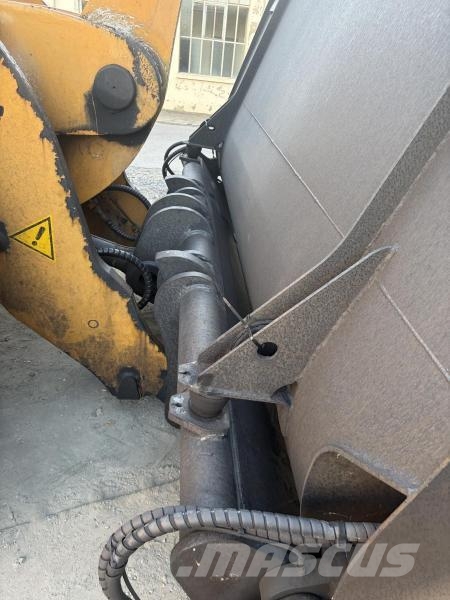 Liebherr L586 Iekrāvēji uz riteņiem