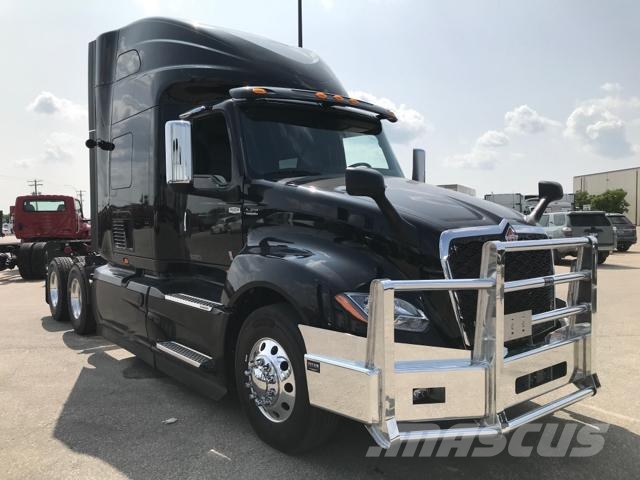 International LT Prime Movers