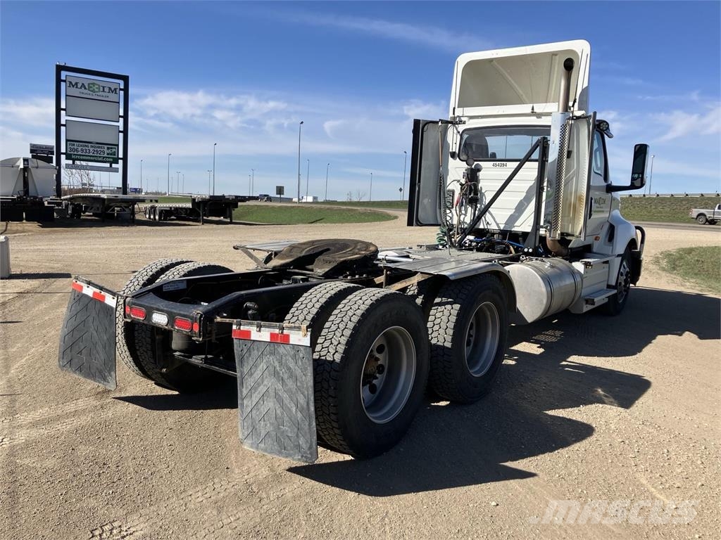 International LT Truck Tractor Units