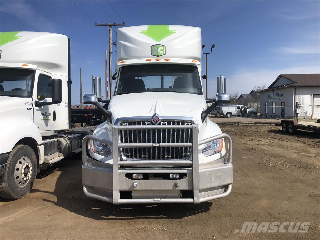 International LT DAYCAB Truck Tractor Units