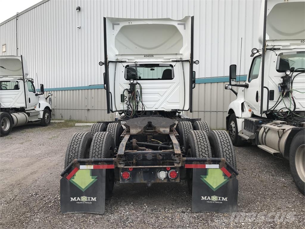 International LT DAYCAB Tracteur routier