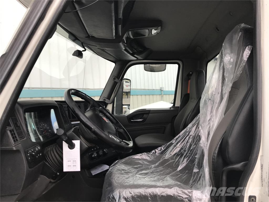 International LT DAYCAB Tracteur routier