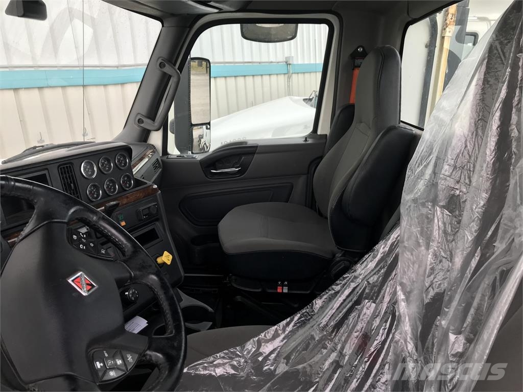 International LT DAYCAB Tracteur routier