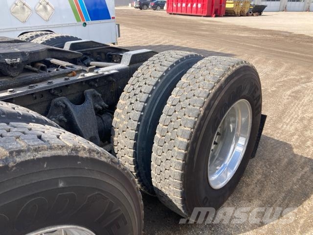 International LT DAYCAB Truck Tractor Units