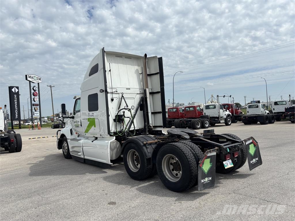 International LT SLEEPER Truck Tractor Units
