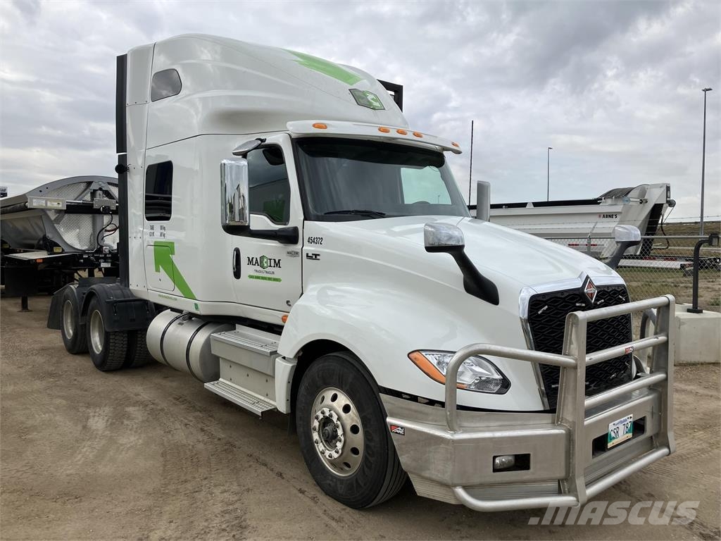 International LT SLEEPER Truck Tractor Units