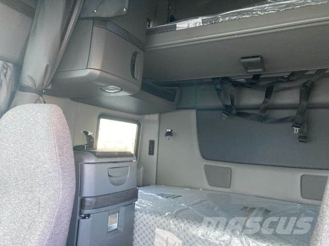 International LT SLEEPER Truck Tractor Units
