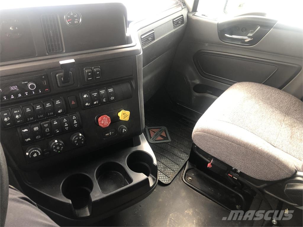 International LT SLEEPER Truck Tractor Units