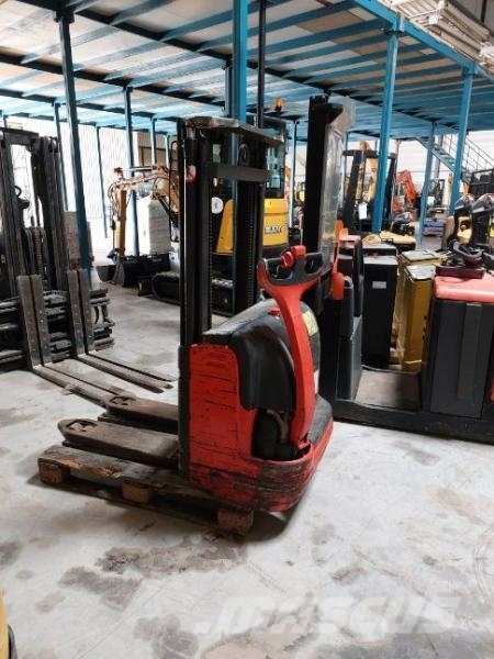 Fenwick L12 Pedestrian stacker