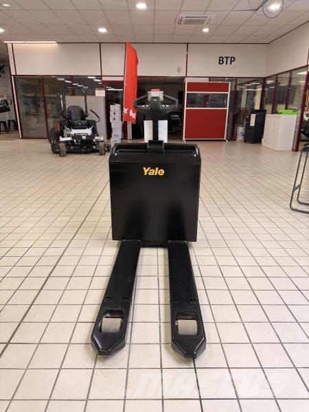 Yale 6544 Pedestrian stackers