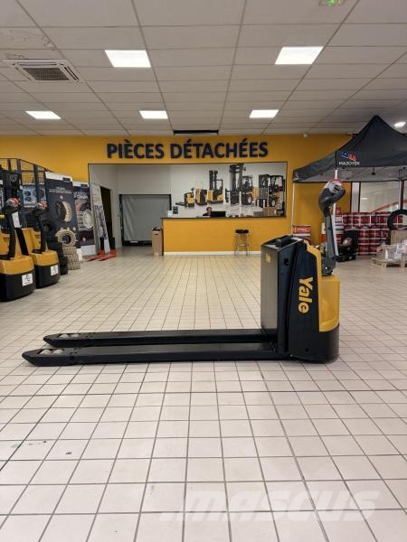 Yale MP18 Pedestrian stackers