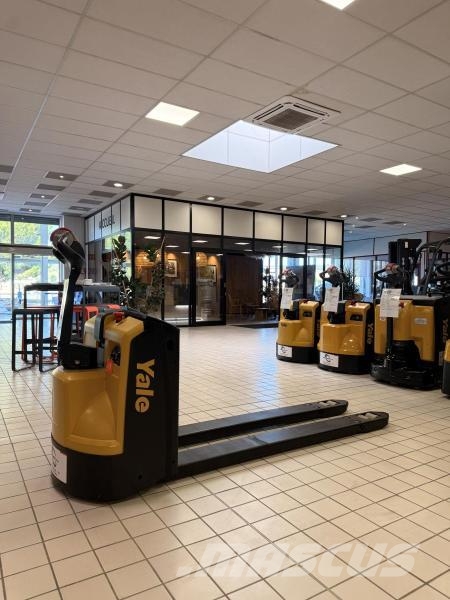 Yale MP18 Pedestrian stackers