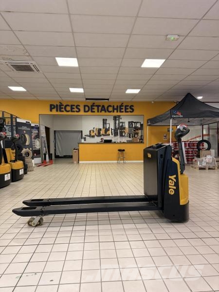 Yale MP18 Pedestrian stackers