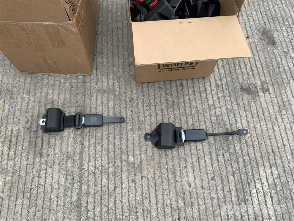 2 Boxes Of Seat Belts Muut maatalouskoneet