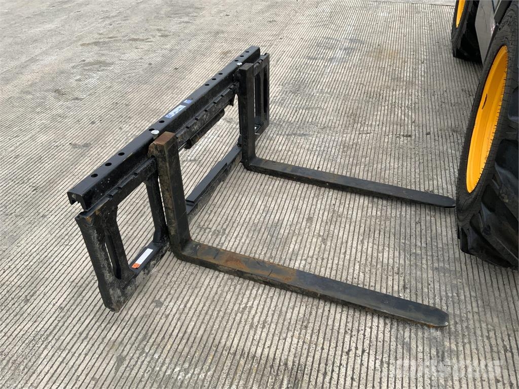 Cascade Forklift Head Stock Další