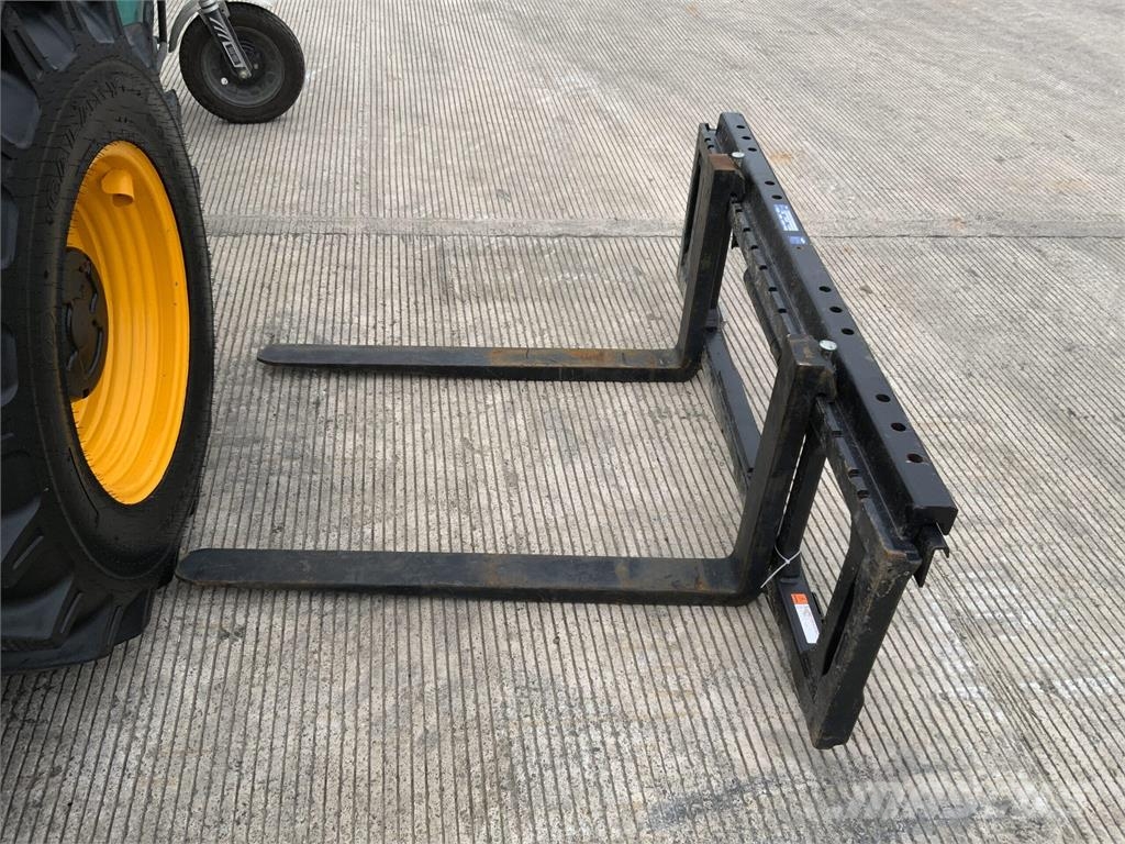 Cascade Forklift Head Stock Další