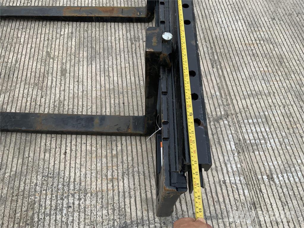 Cascade Forklift Head Stock Další