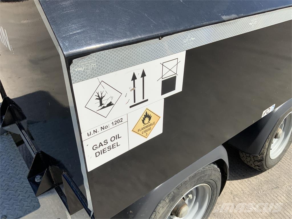 Chieftan Black Twin Axle 1000 Litre Fuel Bowser Muut maatalouskoneet