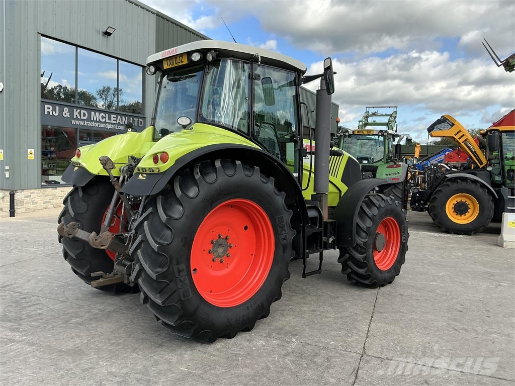 CLAAS Axion 820 Tractors (ST27529) ماكينات زراعية - غير ذلك
