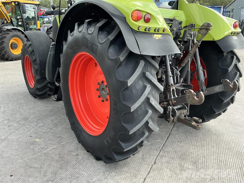 CLAAS Axion 820 Tractors (ST27529) ماكينات زراعية - غير ذلك