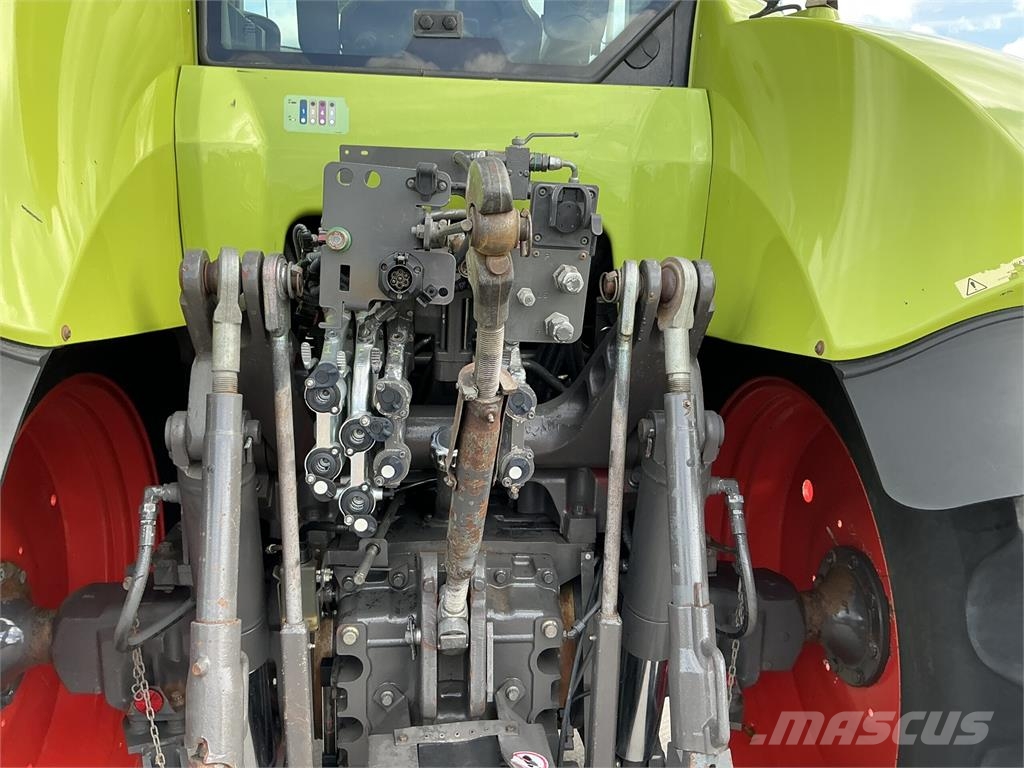 CLAAS Axion 820 Tractors (ST27529) ماكينات زراعية - غير ذلك