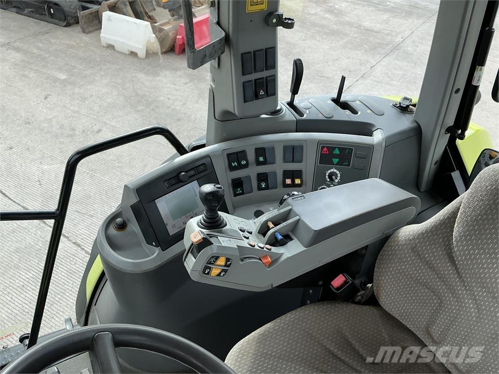 CLAAS Axion 820 Tractors (ST27529) ماكينات زراعية - غير ذلك