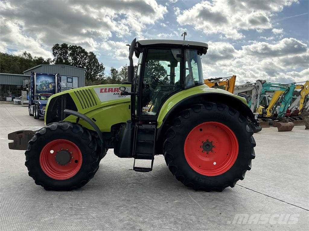 CLAAS Axion 820 Tractors (ST27529) ماكينات زراعية - غير ذلك