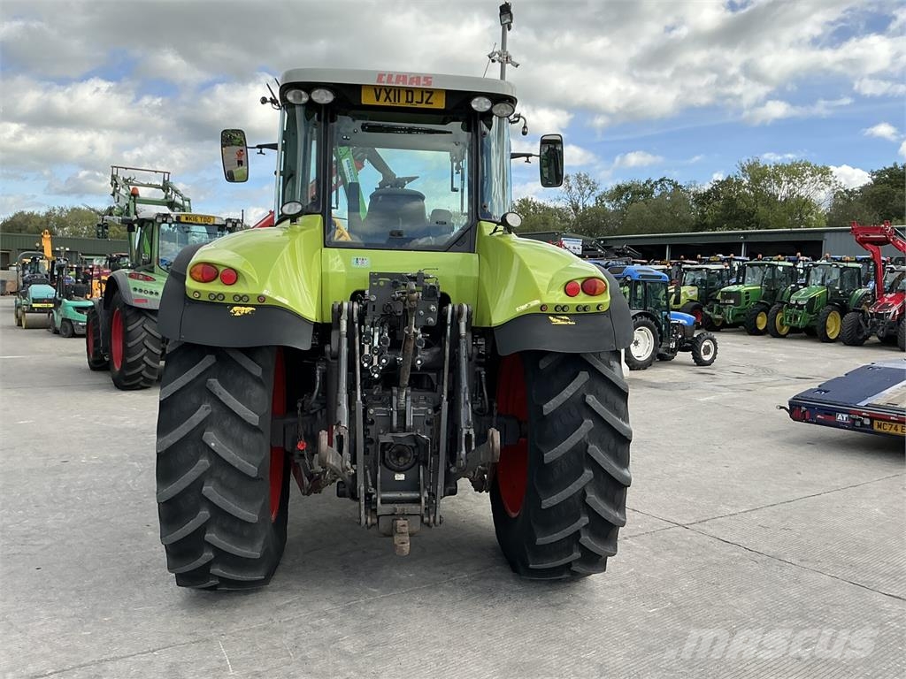 CLAAS Axion 820 Tractors (ST27529) ماكينات زراعية - غير ذلك