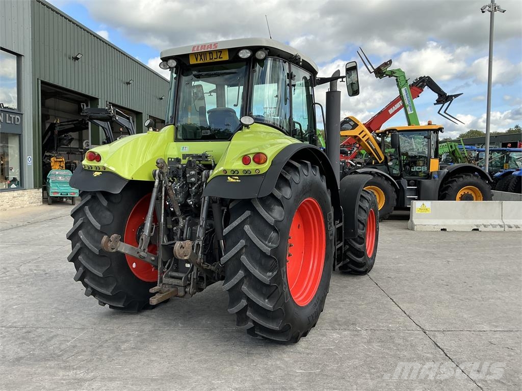 CLAAS Axion 820 Tractors (ST27529) ماكينات زراعية - غير ذلك