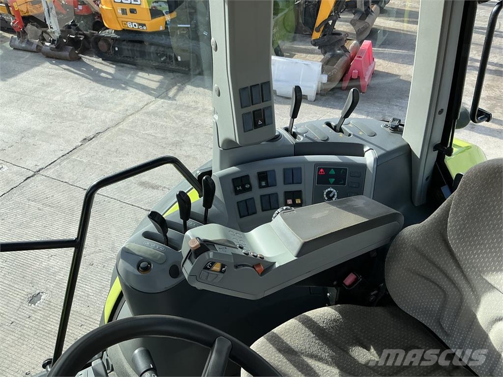 CLAAS Axion 850 Tractor (ST27836) الجرارات