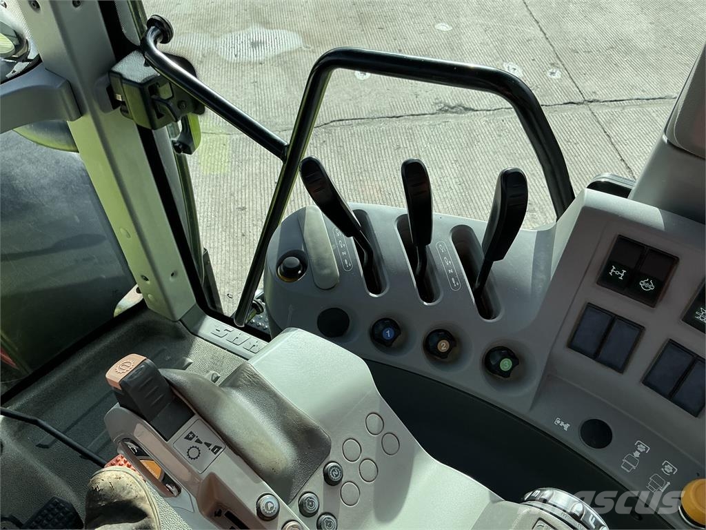CLAAS Axion 850 Tractor (ST27836) الجرارات