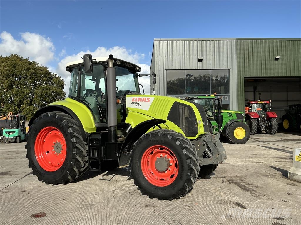 CLAAS Axion 850 Tractor (ST27836) الجرارات