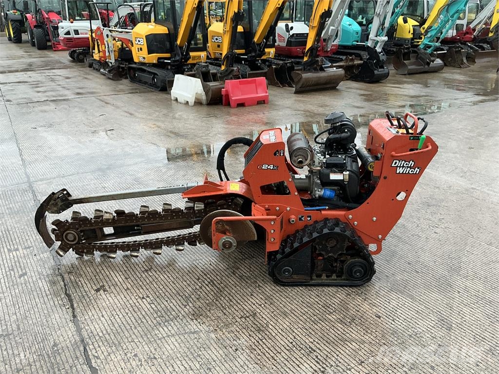 Ditch Witch C24X Trencher Excavator (ST28044) Paletli ekskavatörler