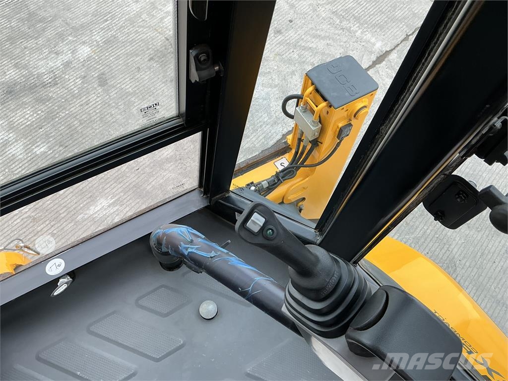 JCB 3CX Compact Pro Tractor (ST28002) Sonstige Baumaschinen