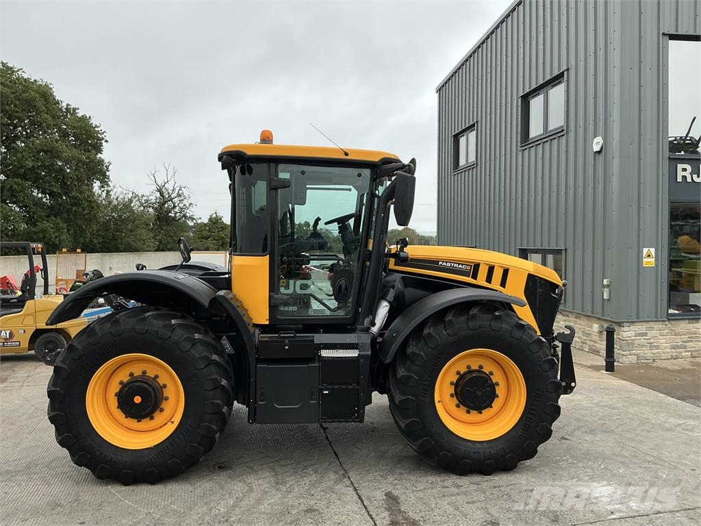 JCB 4220 Fastrac Tractor (ST27390) Maszyny rolnicze - Inne