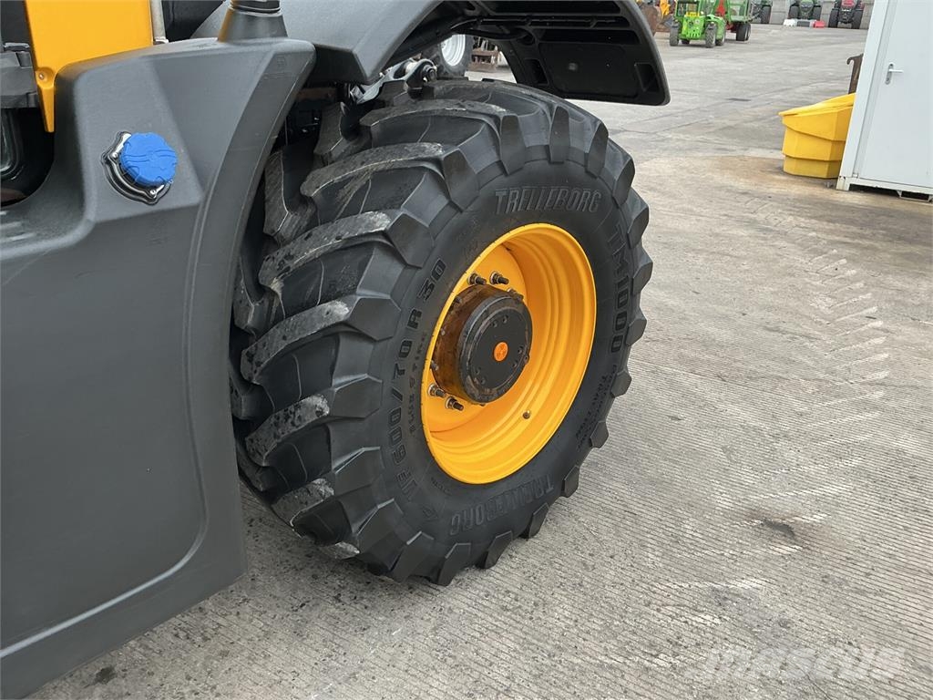 JCB 4220 Fastrac Tractor (ST27390) Maszyny rolnicze - Inne