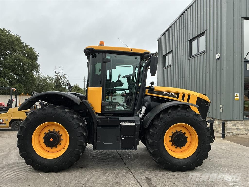 JCB 4220 Fastrac Tractor (ST27390) Maszyny rolnicze - Inne