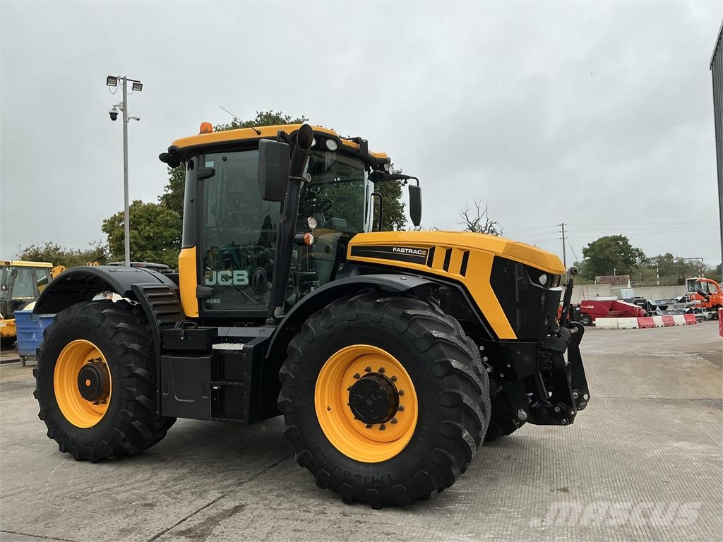 JCB 4220 Fastrac Tractor (ST27390) Maszyny rolnicze - Inne