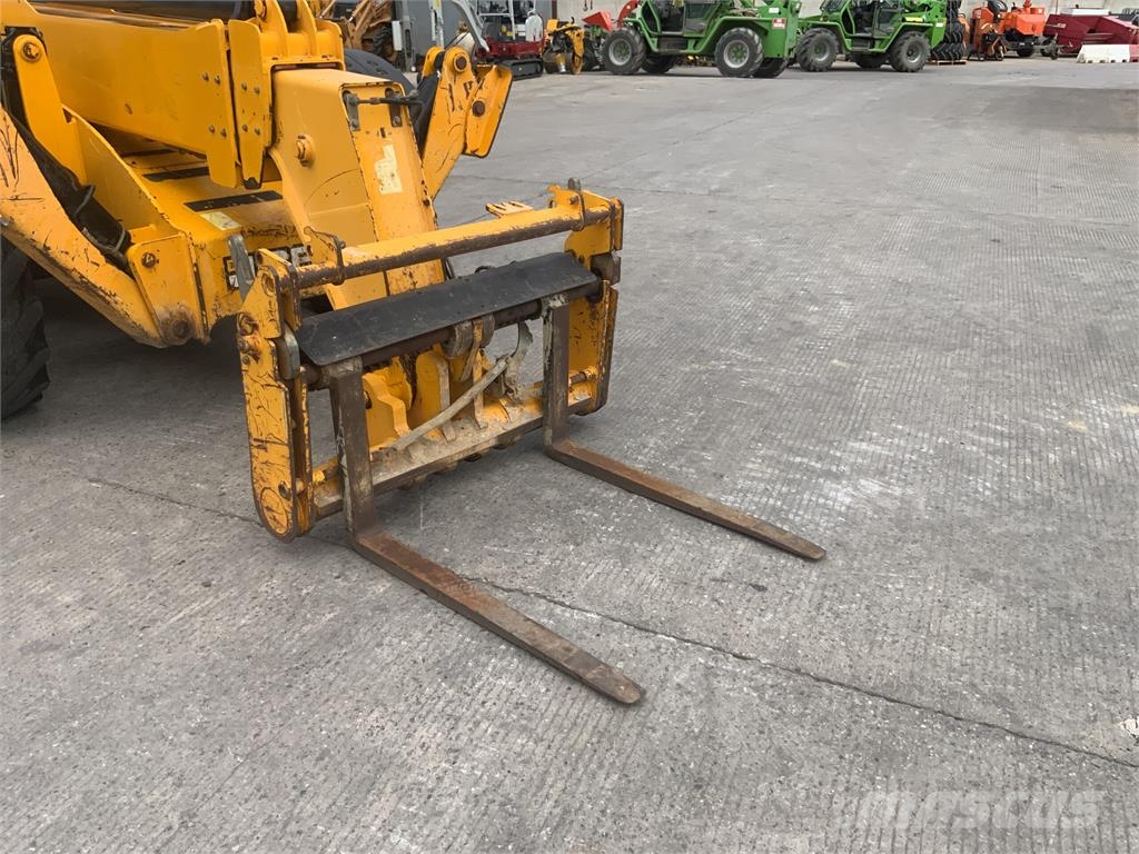 JCB 535-140 Hi Viz Telehandler (ST26600) مناولات متداخلة