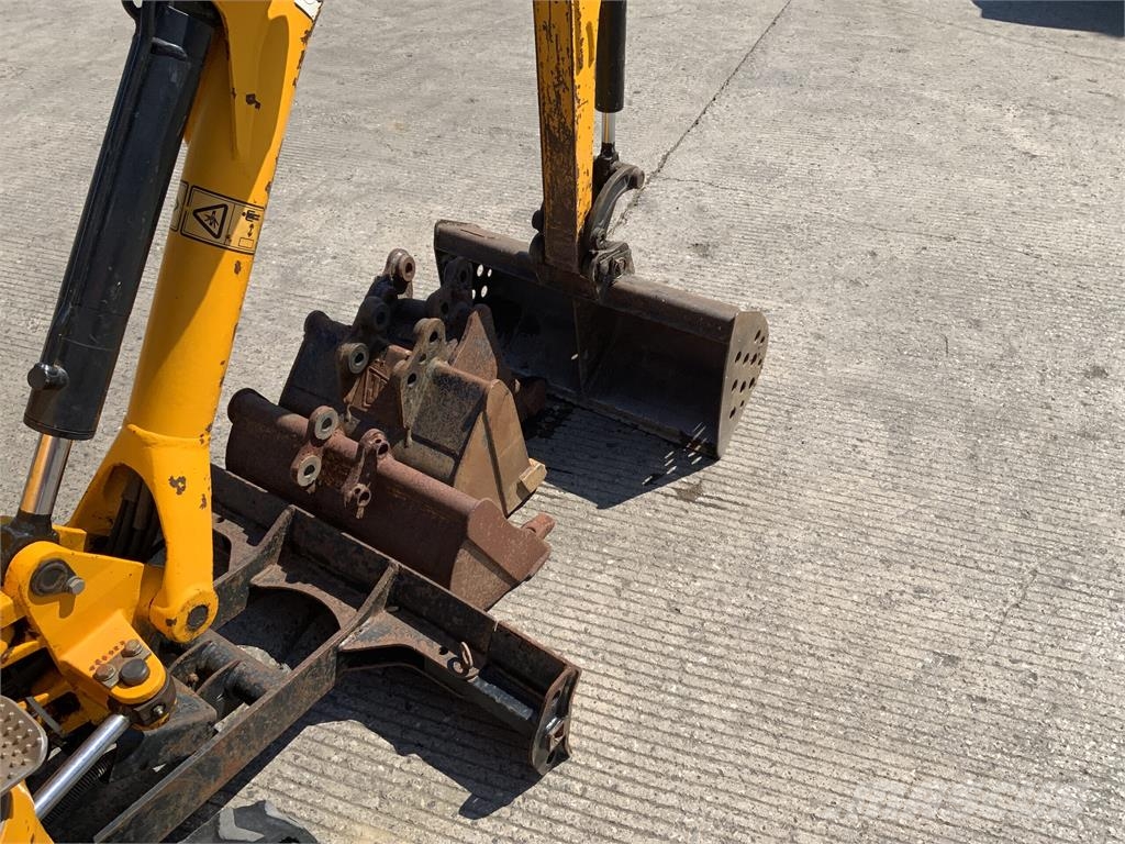 JCB 8008 CTS Digger (ST27243) ماكينات زراعية - غير ذلك