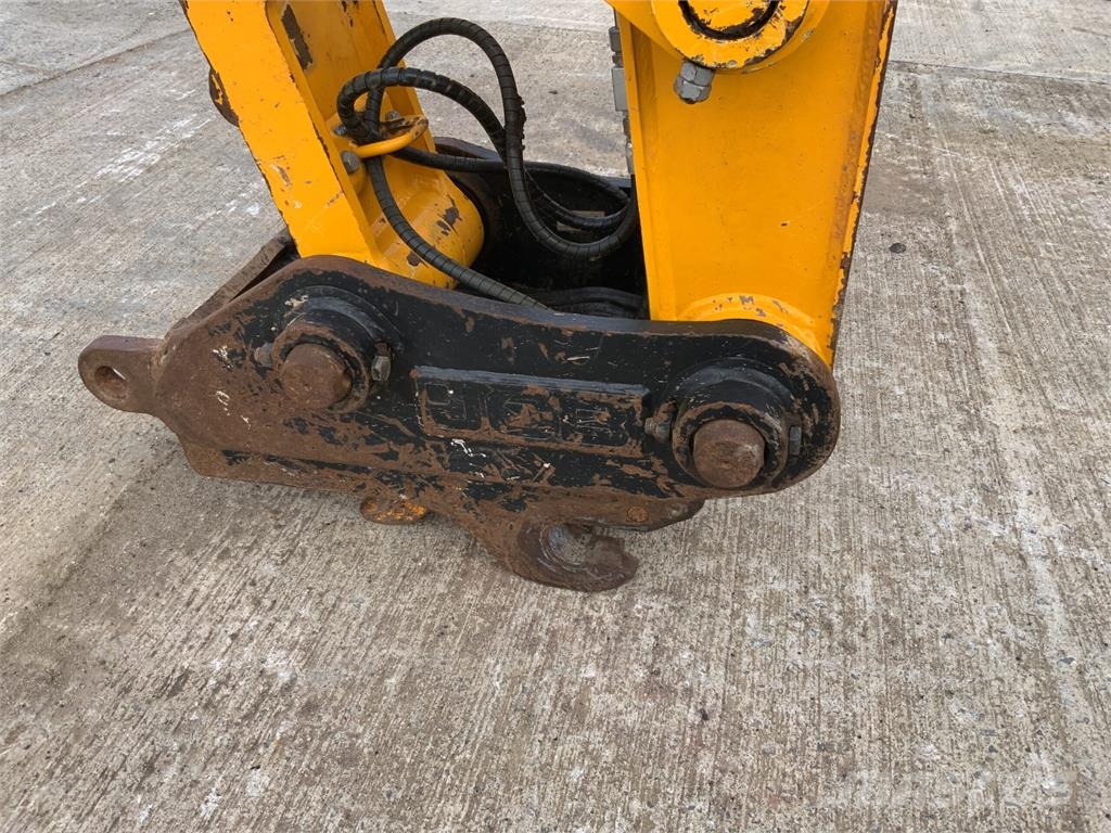 JCB Hydraulic Quick Hitch Attachment ماكينات زراعية - غير ذلك