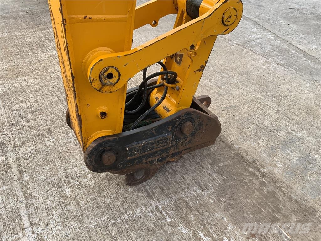 JCB Hydraulic Quick Hitch Attachment ماكينات زراعية - غير ذلك