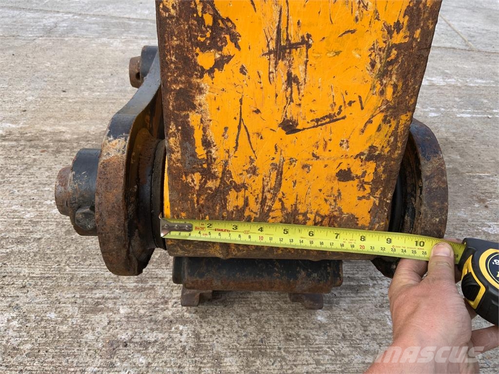 JCB Hydraulic Quick Hitch Attachment ماكينات زراعية - غير ذلك