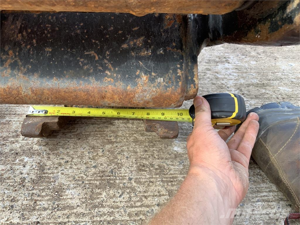 JCB Hydraulic Quick Hitch Attachment ماكينات زراعية - غير ذلك