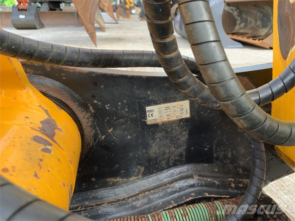 JCB Hydraulic Quick Hitch Attachment ماكينات زراعية - غير ذلك