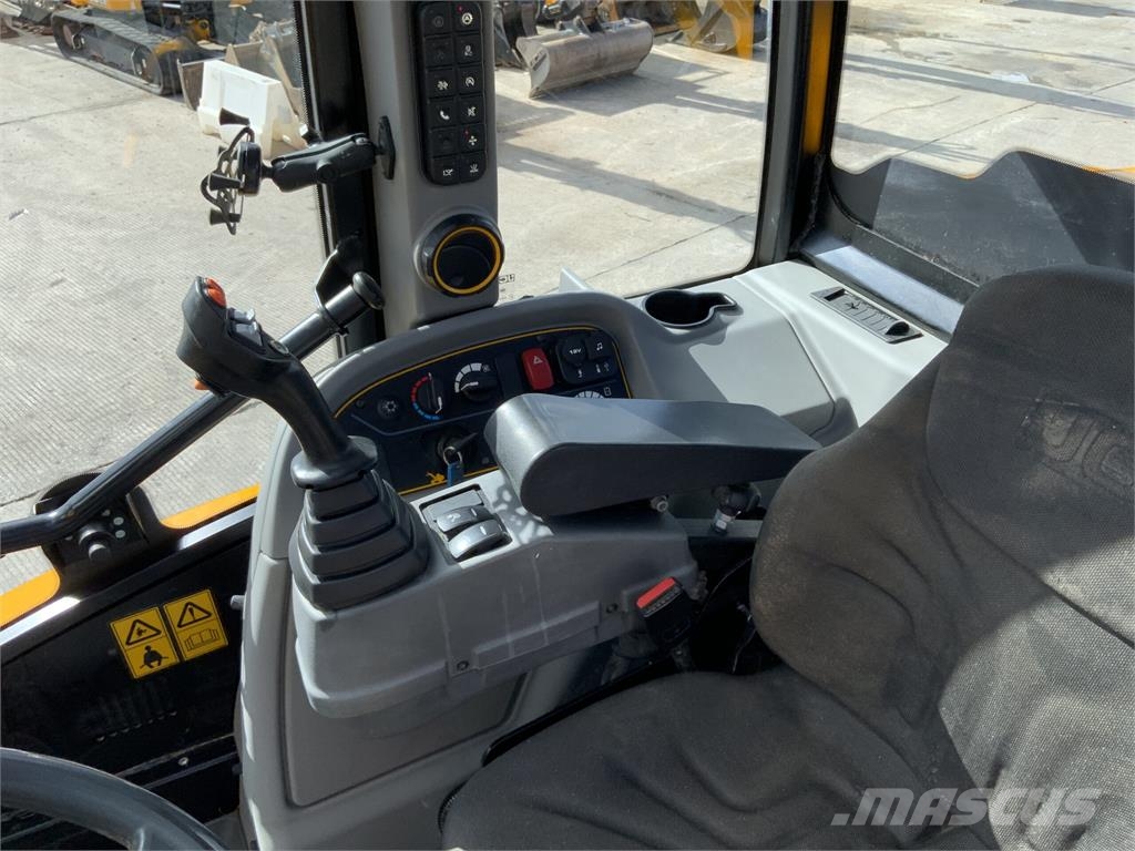 JCB TM320 Pivot Steer Telehandler (ST27652) Telescopic handlers