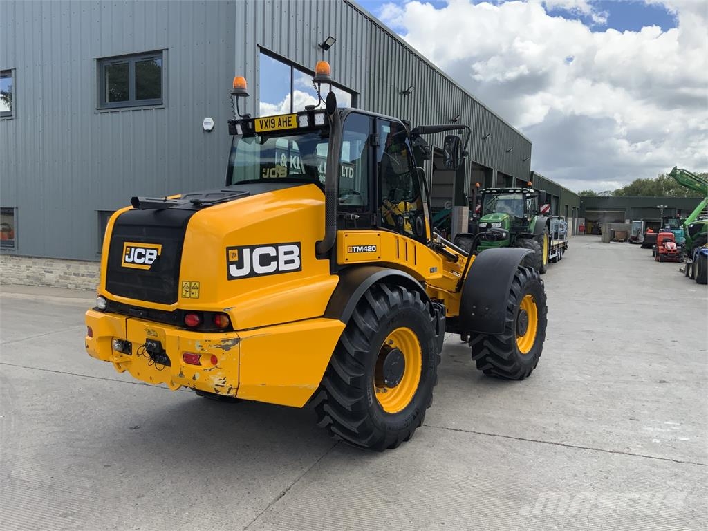 JCB TM420 Pivot Steer Telehandler (ST26845) مناولات متداخلة