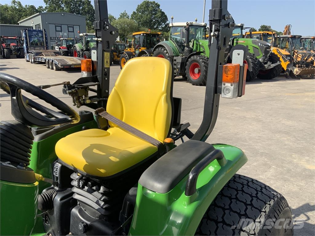 John Deere 3045R Compact Tractor (ST27066) ماكينات زراعية - غير ذلك